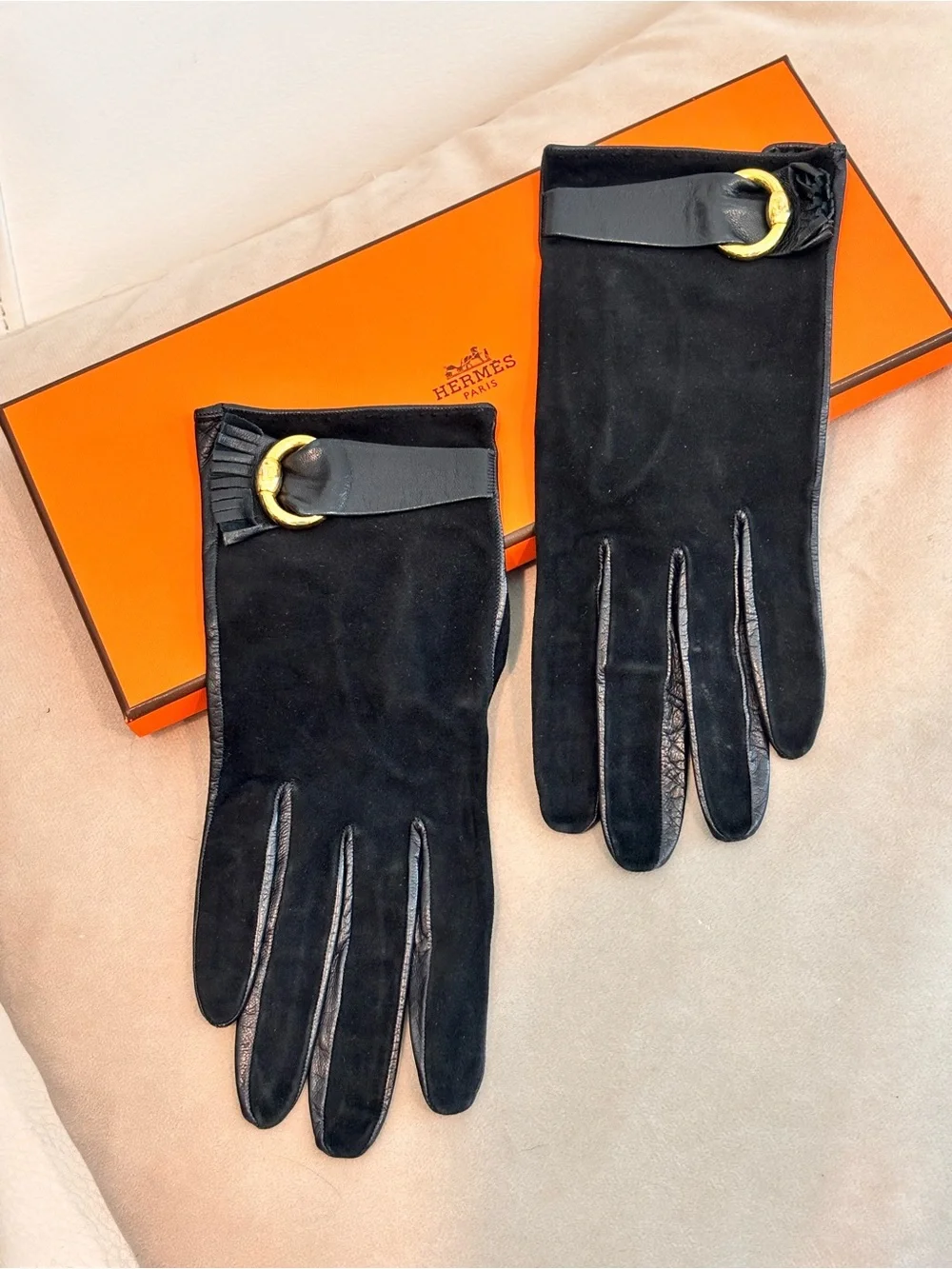 Hermés Black Suede & Lambskin Leather Chaine d’Ancre Women’s Gloves W/ Box